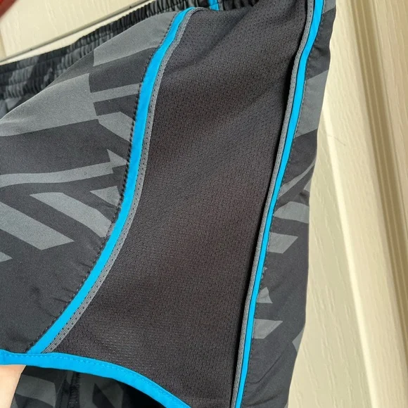 Nike Dri-Fit Running Shorts in Gray Geo Pattern and Blue - Picture 5 of 6